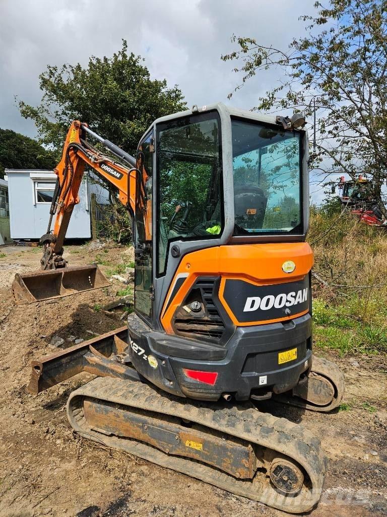 Doosan DX 27 Z 소형 굴삭기 7톤 미만