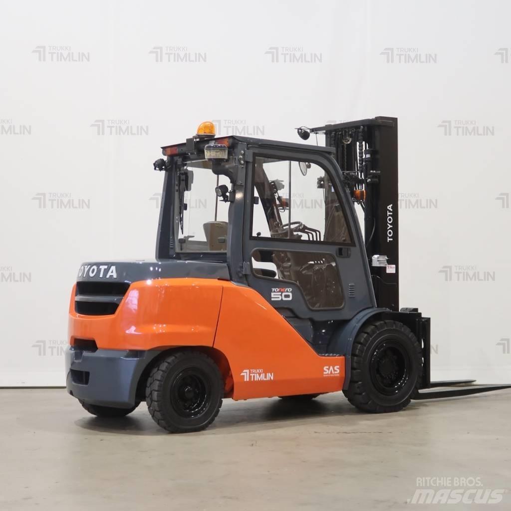 Toyota 40-8FD50N 디젤 지게차