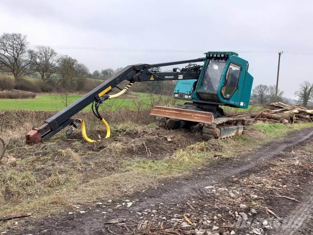 Neuson 132 HV T 원목 하베스터