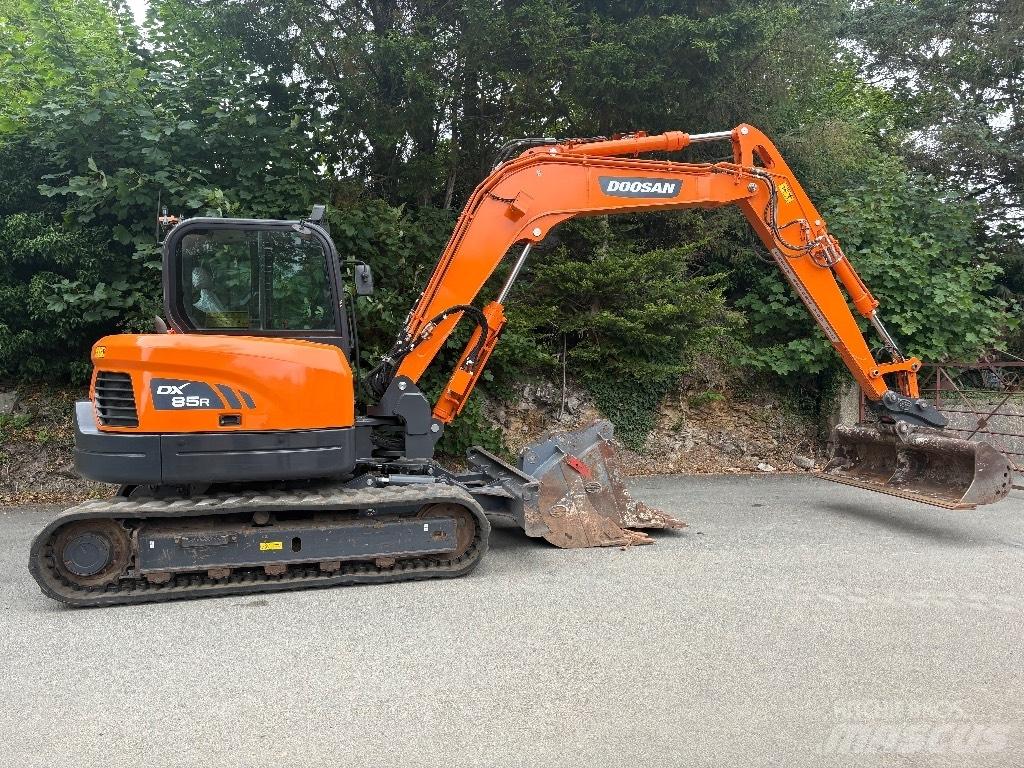 Doosan DX 85 R 중형굴삭기 7톤-28톤