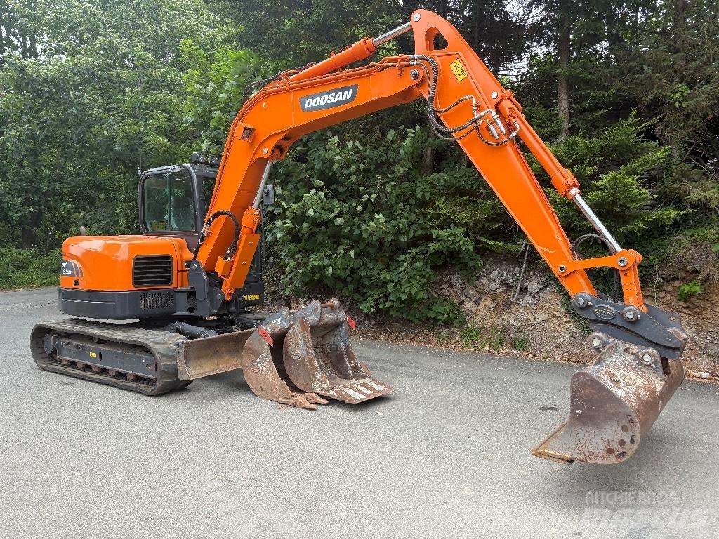 Doosan DX 85 R 중형굴삭기 7톤-28톤