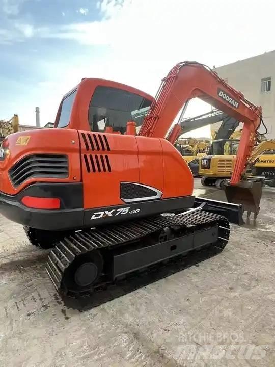Doosan DX75-9C 중형굴삭기 7톤-28톤