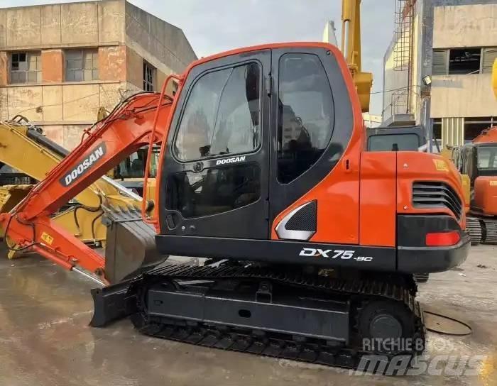 Doosan DX75-9C 중형굴삭기 7톤-28톤