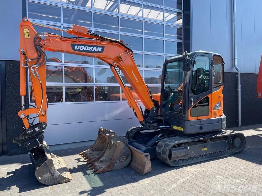 Doosan DX62R-3 | A/C 소형 굴삭기 7톤 미만