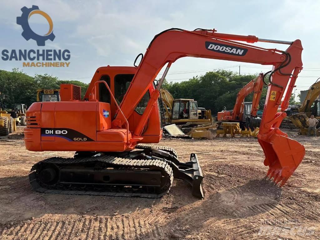 Doosan DH 80 중형굴삭기 7톤-28톤