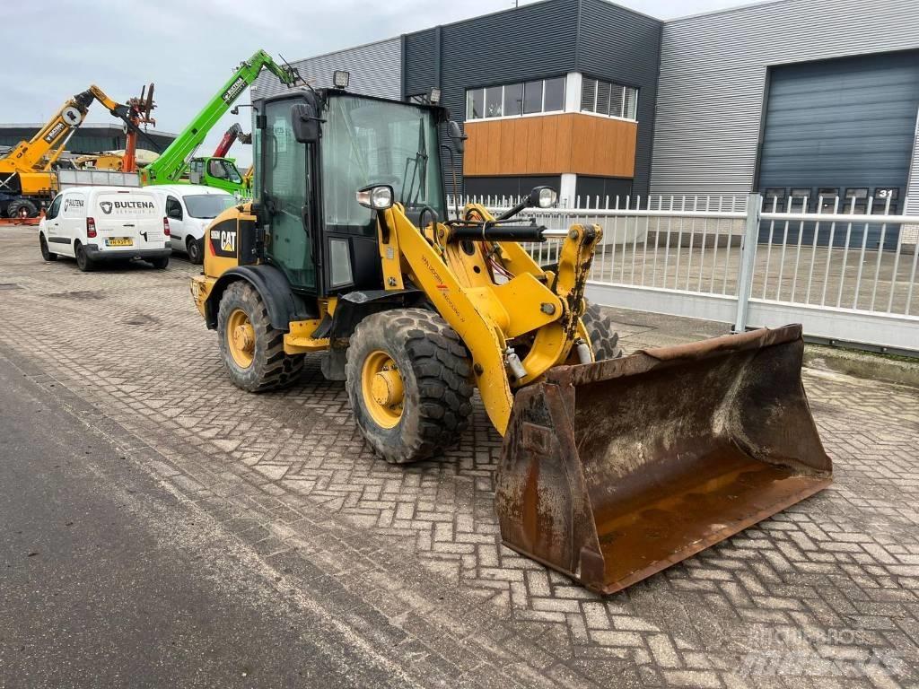 CAT 906 M  휠로우더