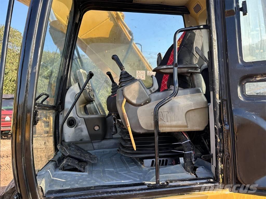 CAT 320 D 대형 굴삭기 29톤 이상
