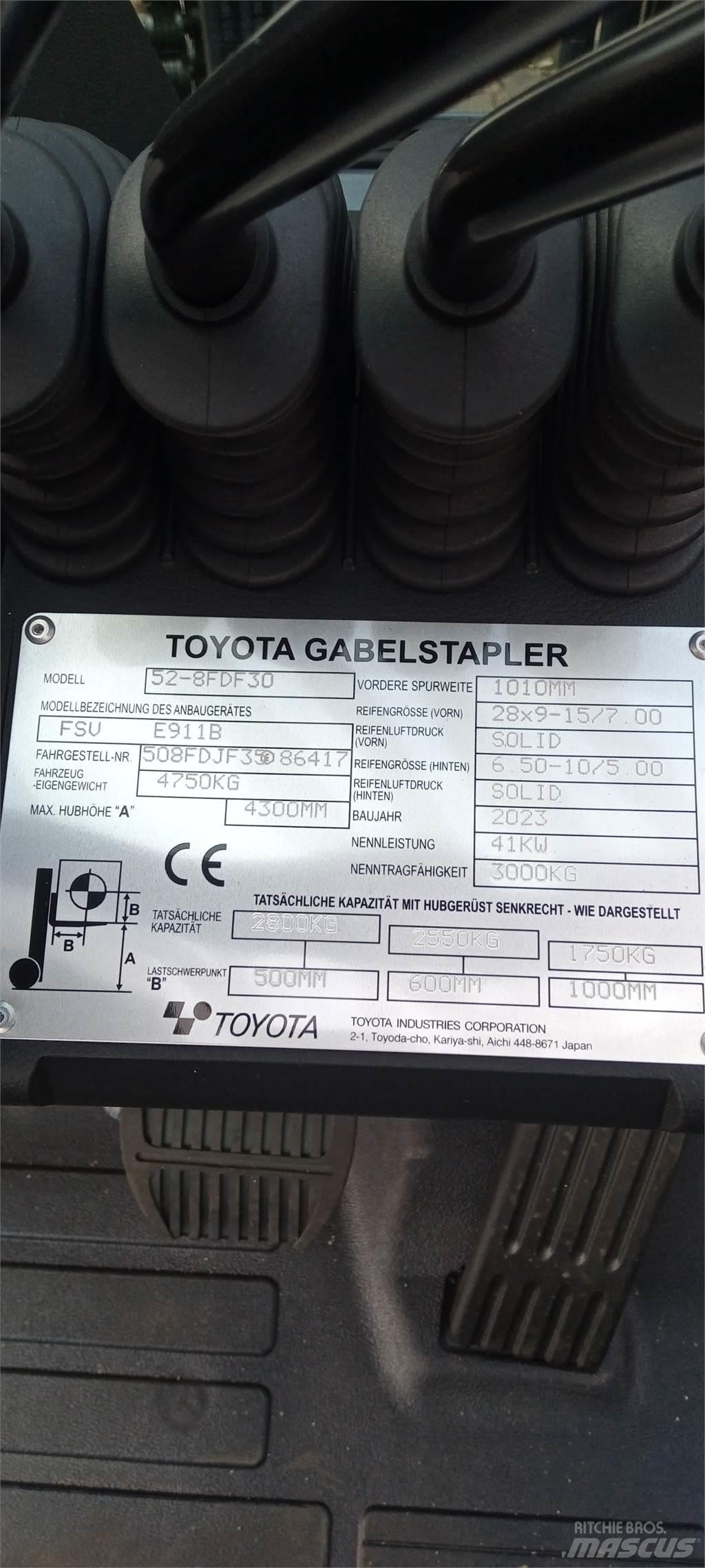 Toyota 52-8FDF30 디젤 지게차