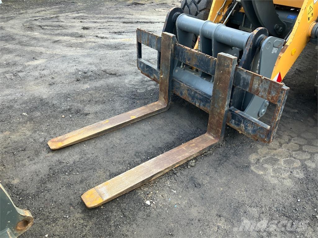 Liebherr L526  휠로우더