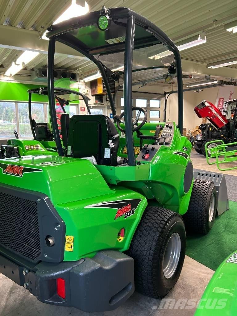 Avant 528  스키드로더