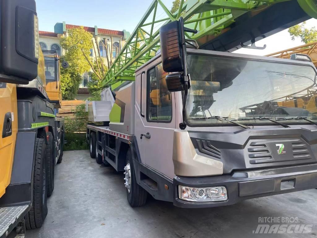 Zoomlion ZTC 251 V A/T 크레인