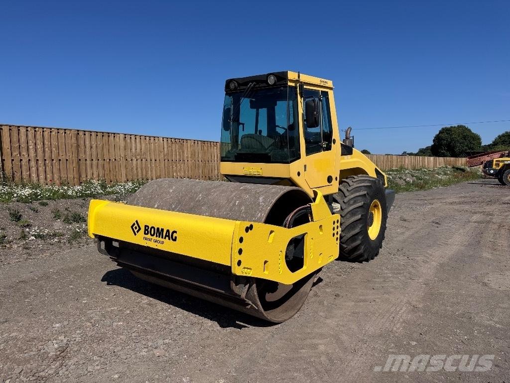 Bomag BW 213 D H-4 싱글 드럼 롤러