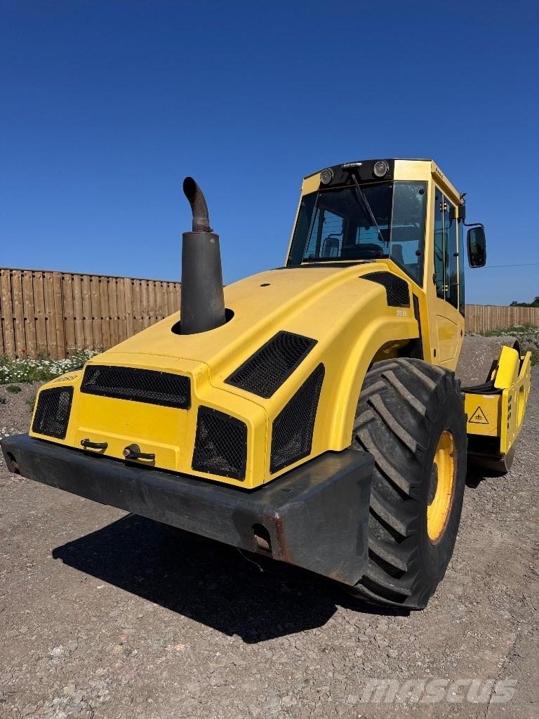 Bomag BW 213 D H-4 싱글 드럼 롤러