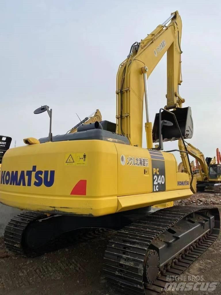 Komatsu 240LC-8 대형 굴삭기 29톤 이상