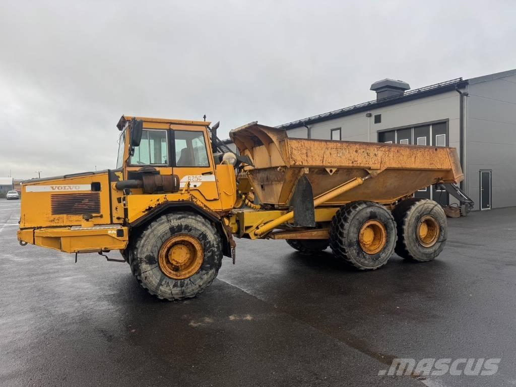 Volvo A 25 C 6x6 연결식 홀러