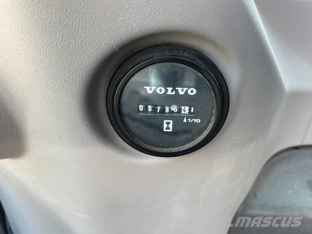 Volvo ECR235EL 대형 굴삭기 29톤 이상