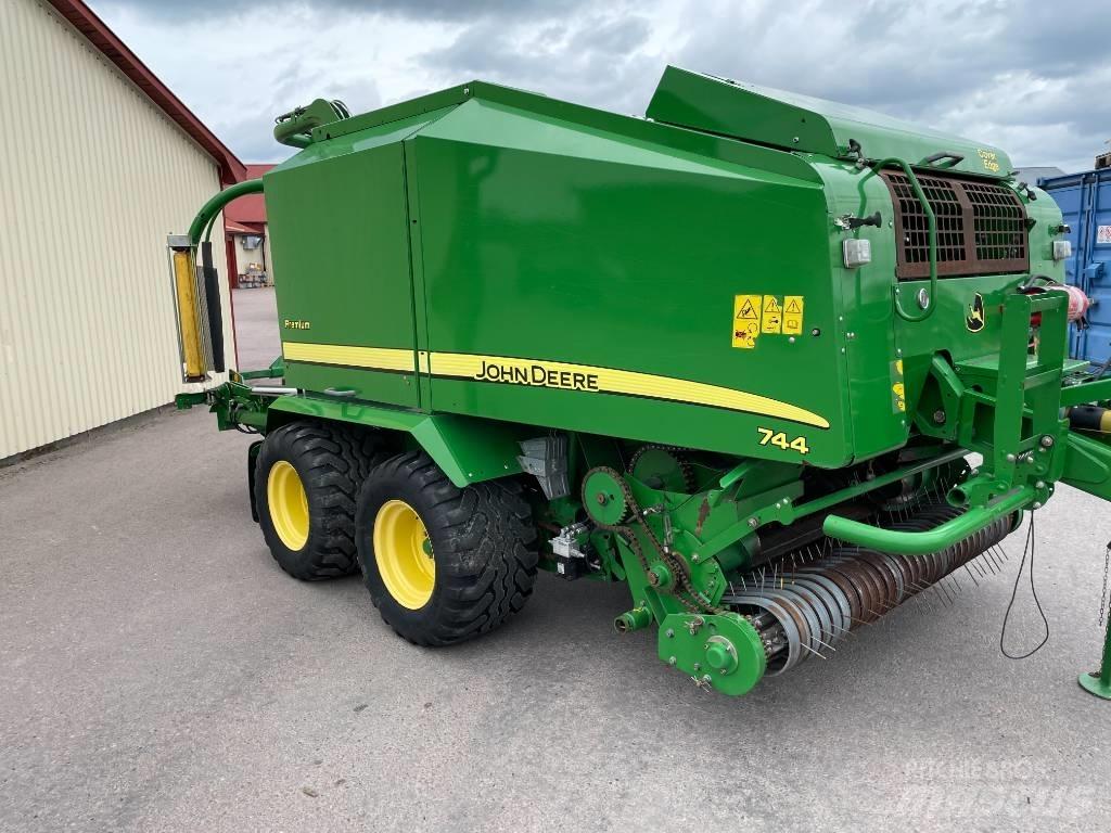 John Deere 744 H 원형 곤포기