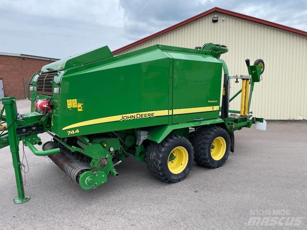 John Deere 744 H 원형 곤포기