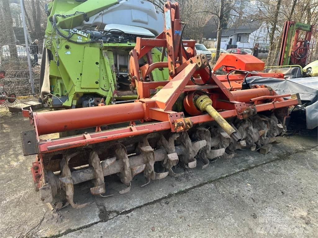 Kuhn EL140N 305 지반 준비 작업