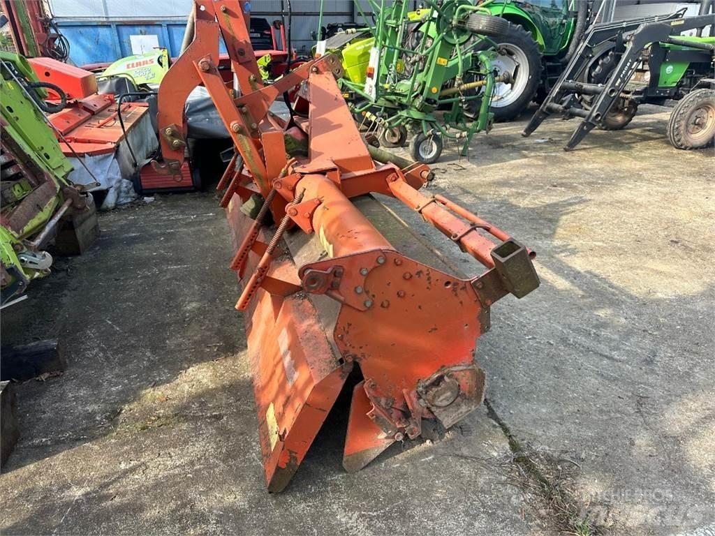 Kuhn EL140N 305 지반 준비 작업