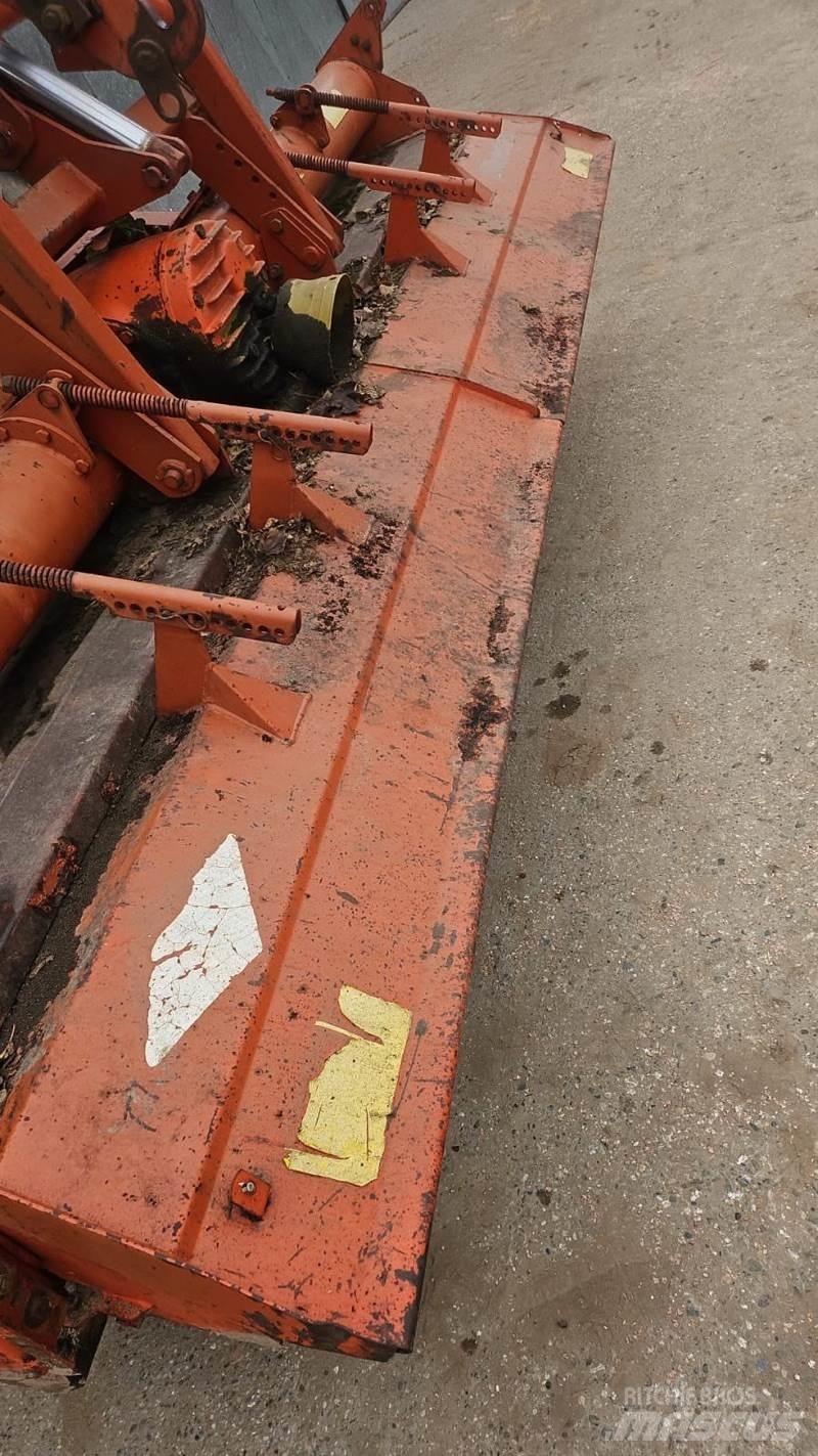 Kuhn EL140N 305 지반 준비 작업