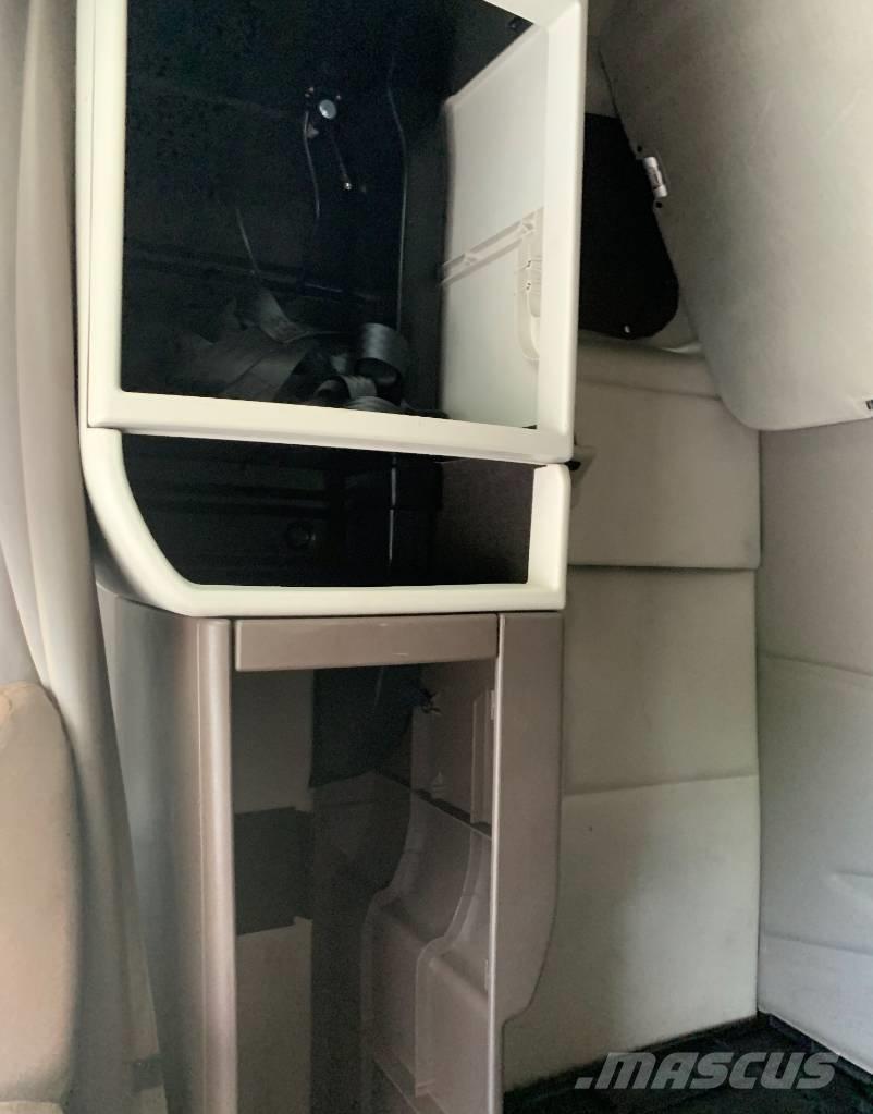 Volvo VNL 42 670 트랙터 유닛