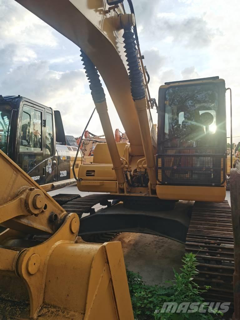 Komatsu PC 220-7 대형 굴삭기 29톤 이상