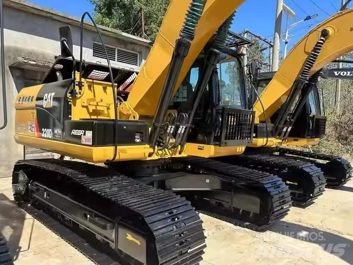 CAT CAT320D2 중형굴삭기 7톤-28톤