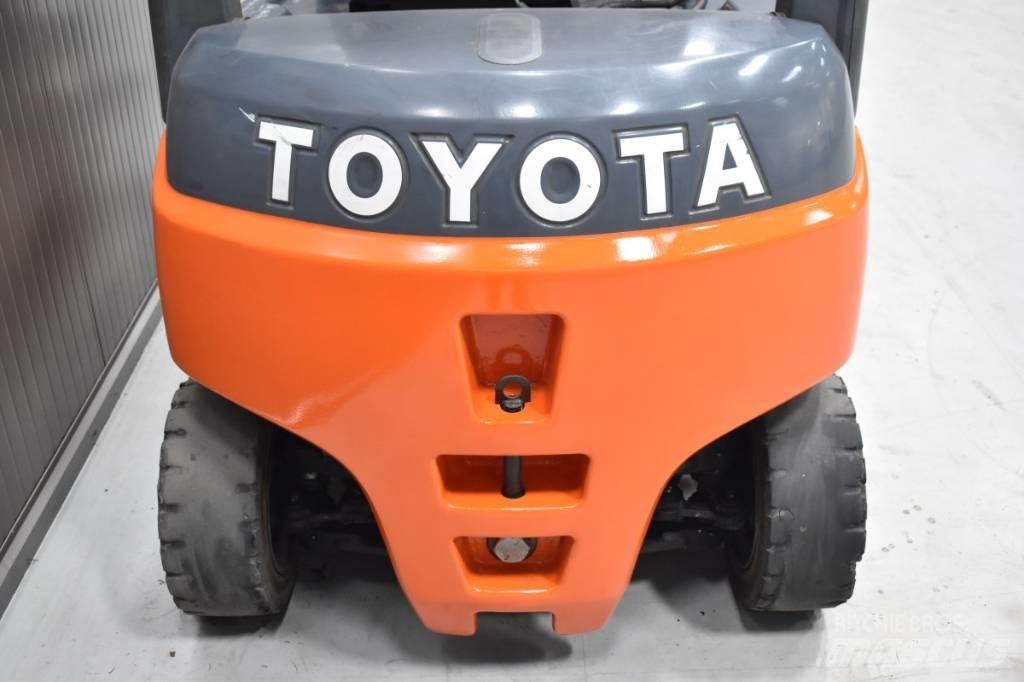 Toyota 8FBMT16 전동 지게차