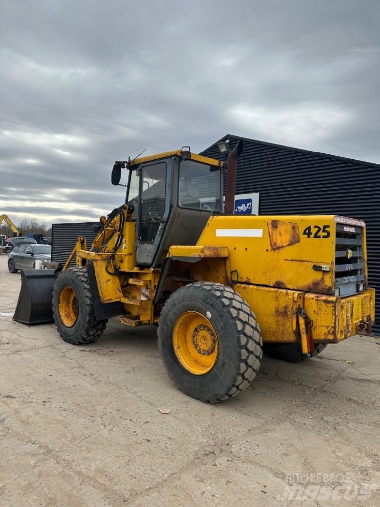 JCB 525 텔러 핸들러