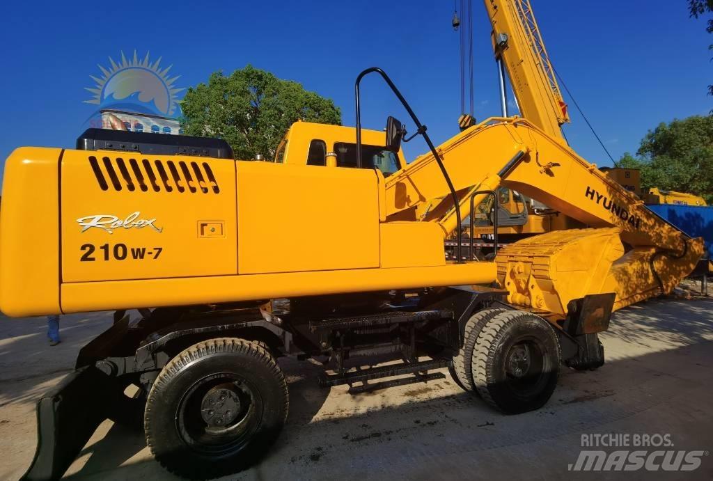 Hyundai R 210W-7  휠 굴삭기