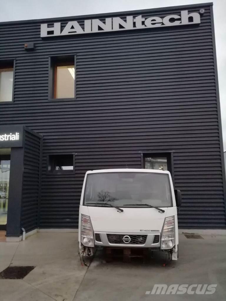 Nissan NT 400 캐빈 및 인테리어