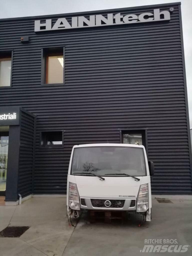 Nissan NT400 캐빈 및 인테리어