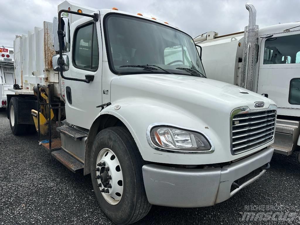 Freightliner M2 폐기물 수거 트럭