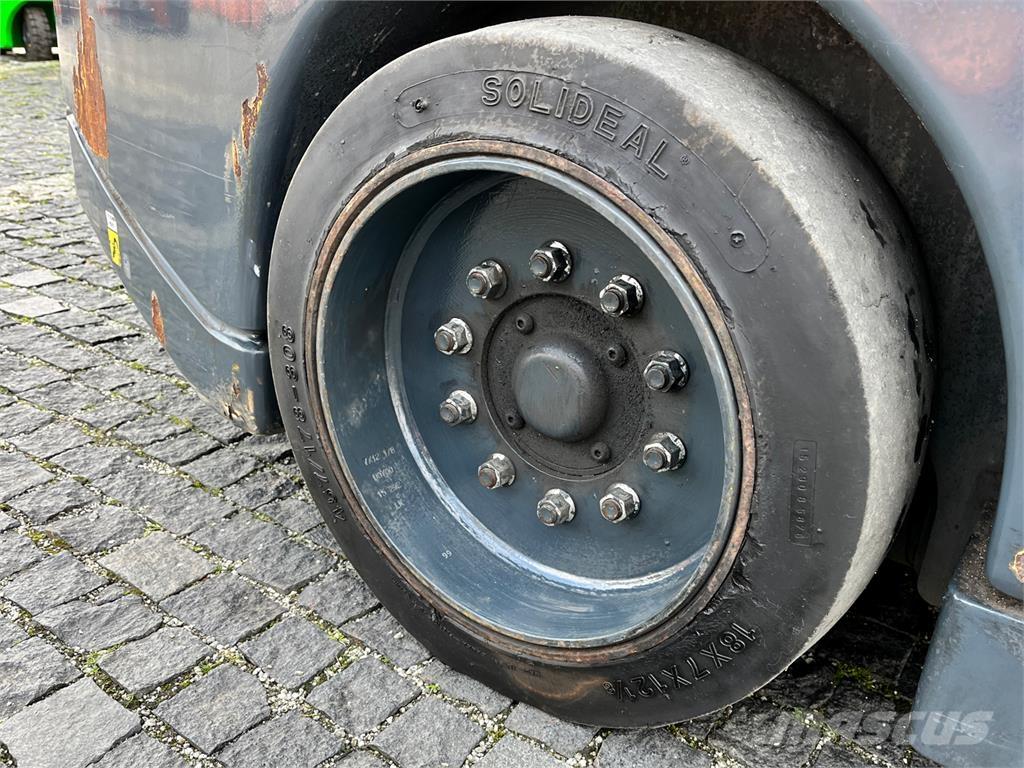 Aisle-Master 15NE 협로형 트럭