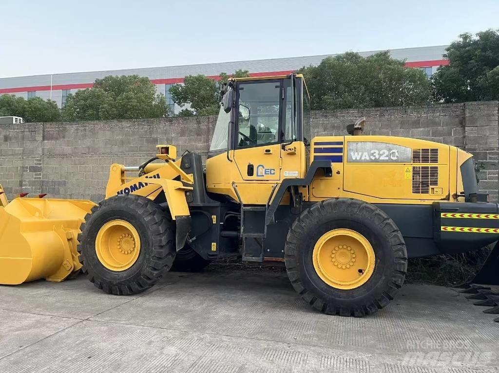 Komatsu WA 320  휠로우더