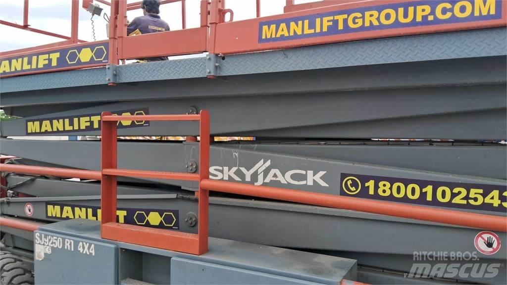SkyJack 9250RT 가위형 리프트