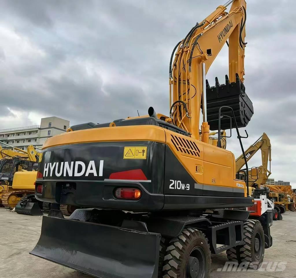 Hyundai 210W -9  휠 굴삭기