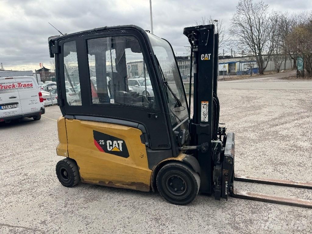 CAT EP25N 전동 지게차