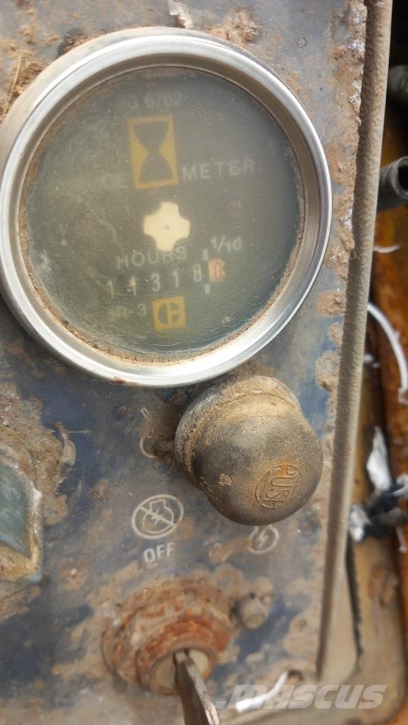 CAT 953 궤도식 로우더