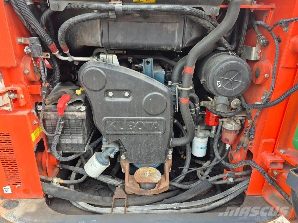 Kubota SSV 65  스키드로더