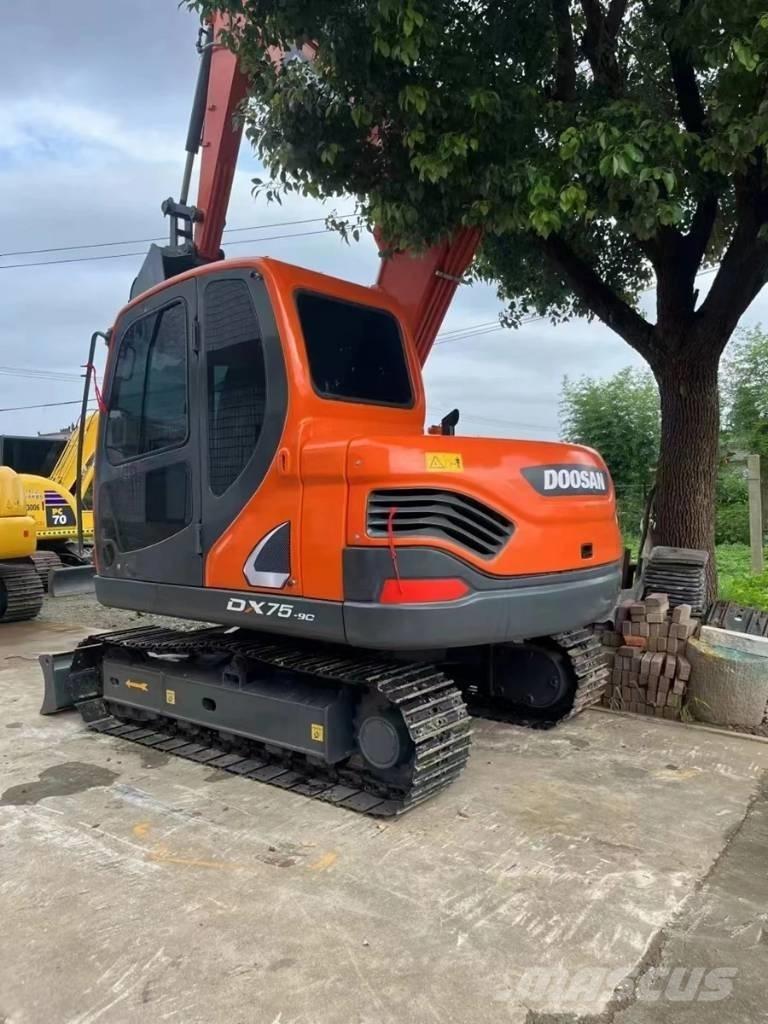 Doosan DX75-9C 중형굴삭기 7톤-28톤