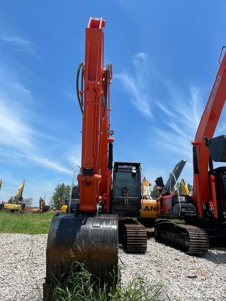 Hitachi ZX 200 대형 굴삭기 29톤 이상