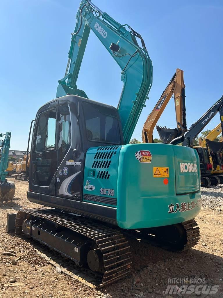 Kobelco SK 75 소형 굴삭기 7톤 미만
