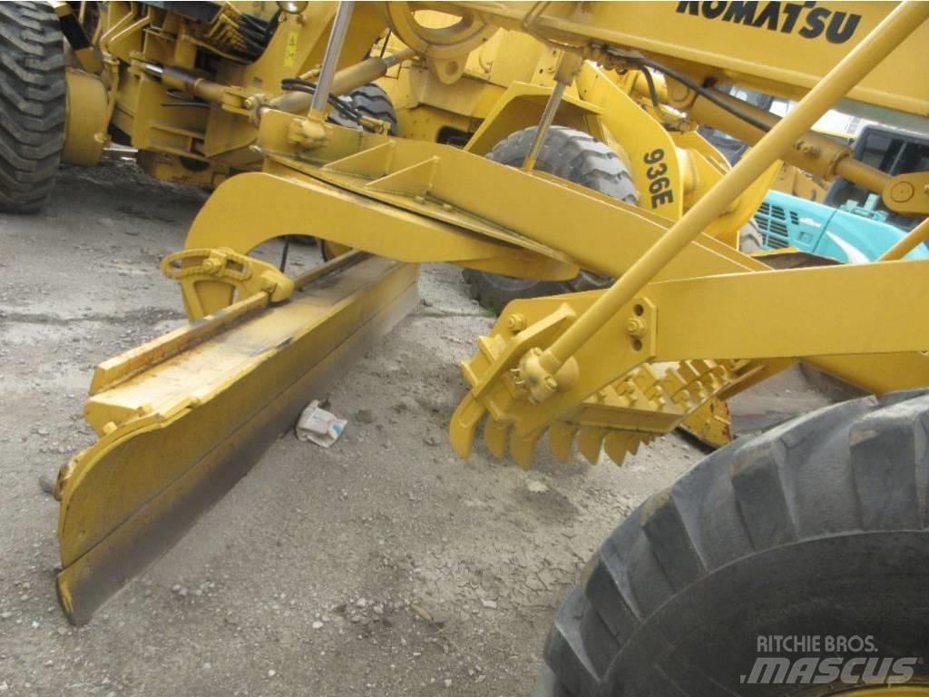 Komatsu GD 623 그레이더