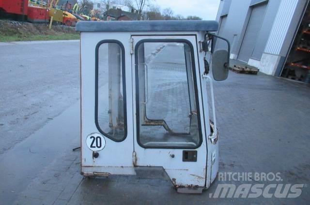Kubota R 520 캐빈 및 인테리어