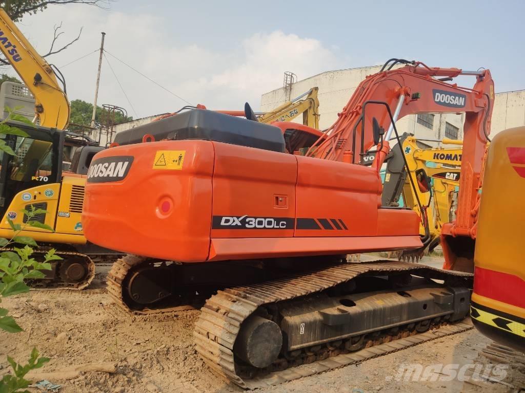 Doosan dx300 대형 굴삭기 29톤 이상