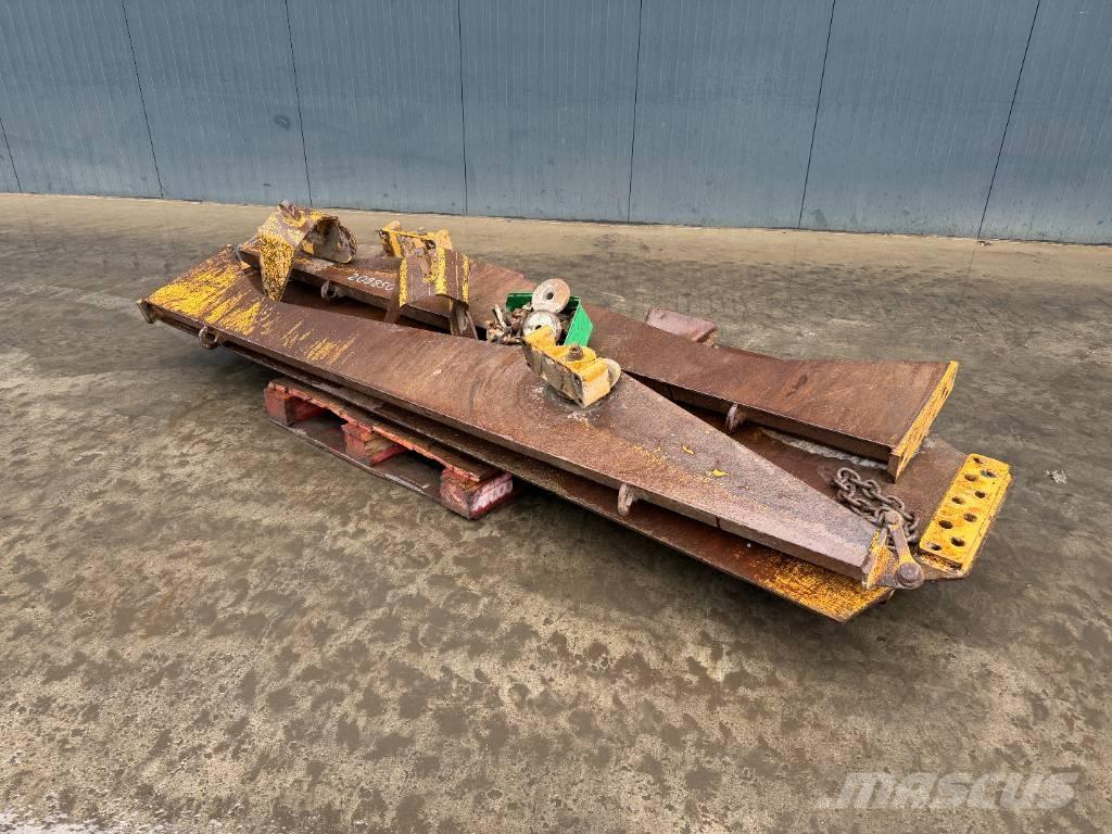 CAT 730 테일게이트