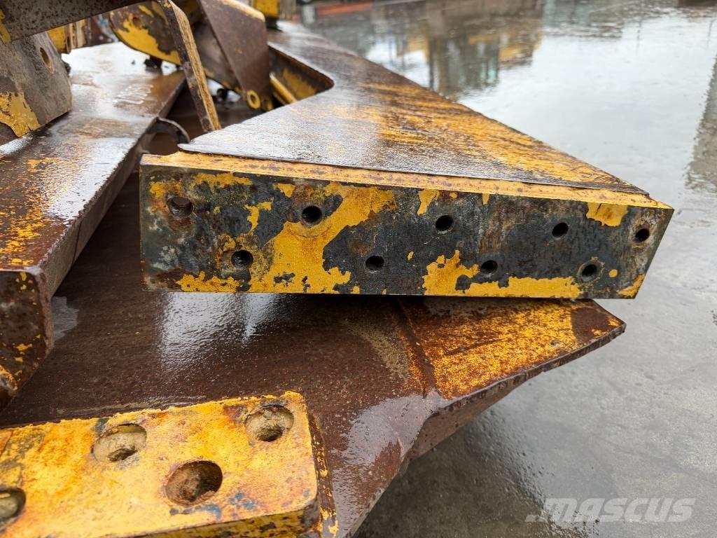 CAT 730 테일게이트