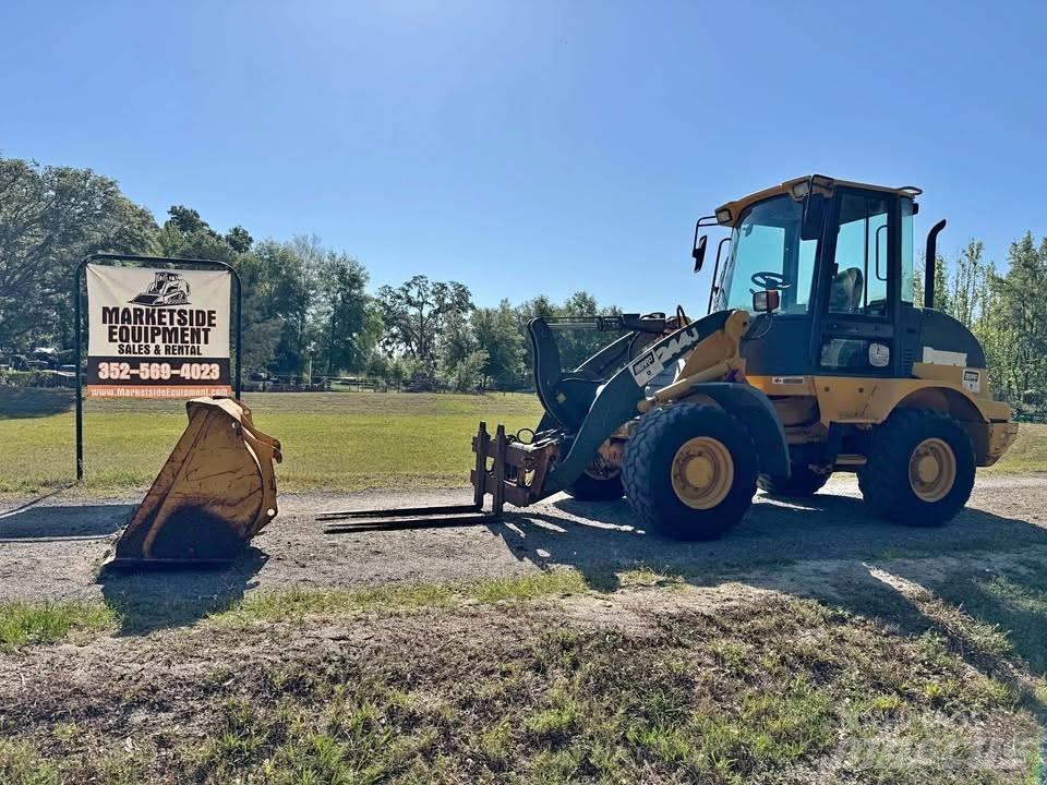 John Deere 244 J  휠로우더
